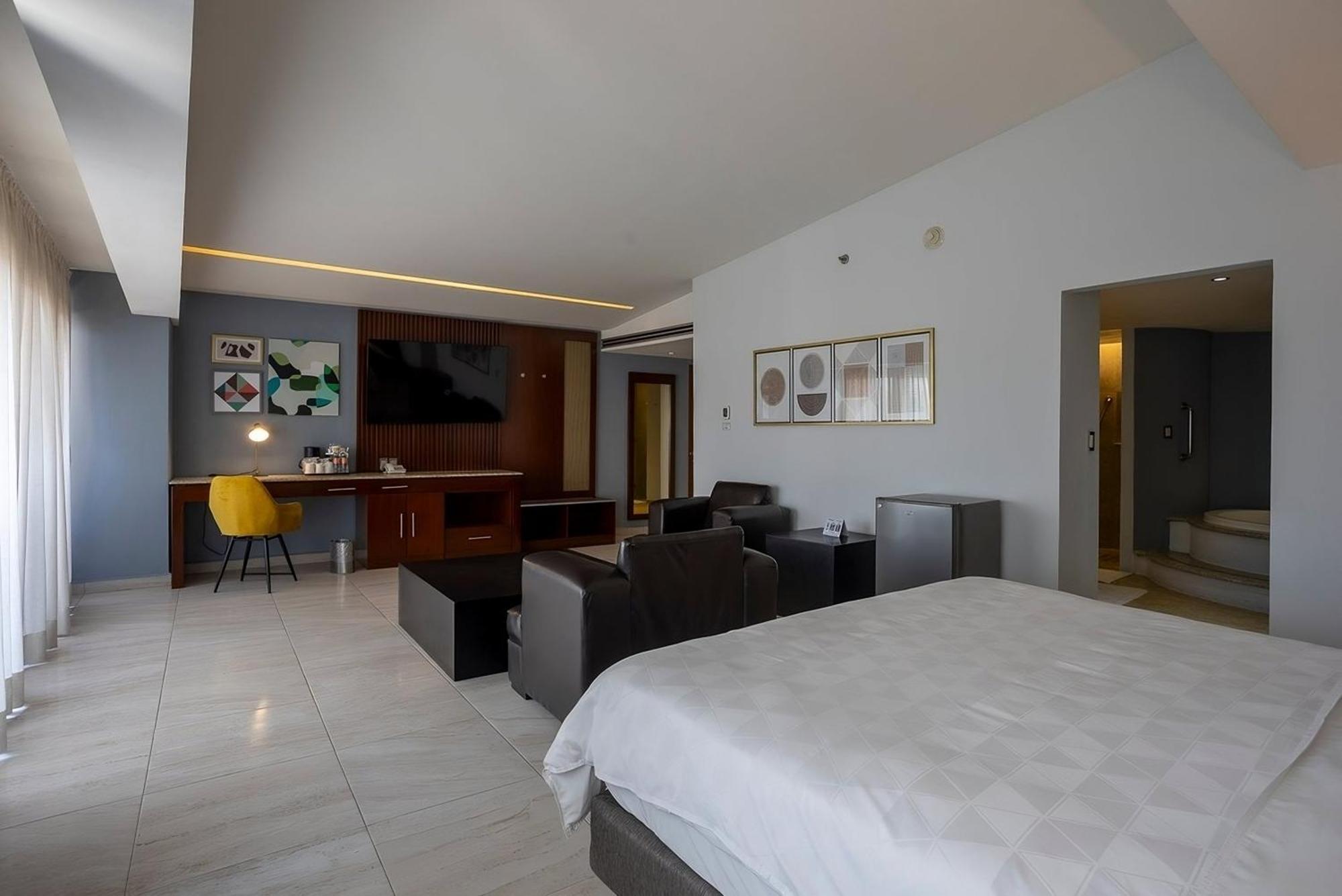 Holiday Inn Puebla Finsa, an IHG Hotel Bagian luar foto