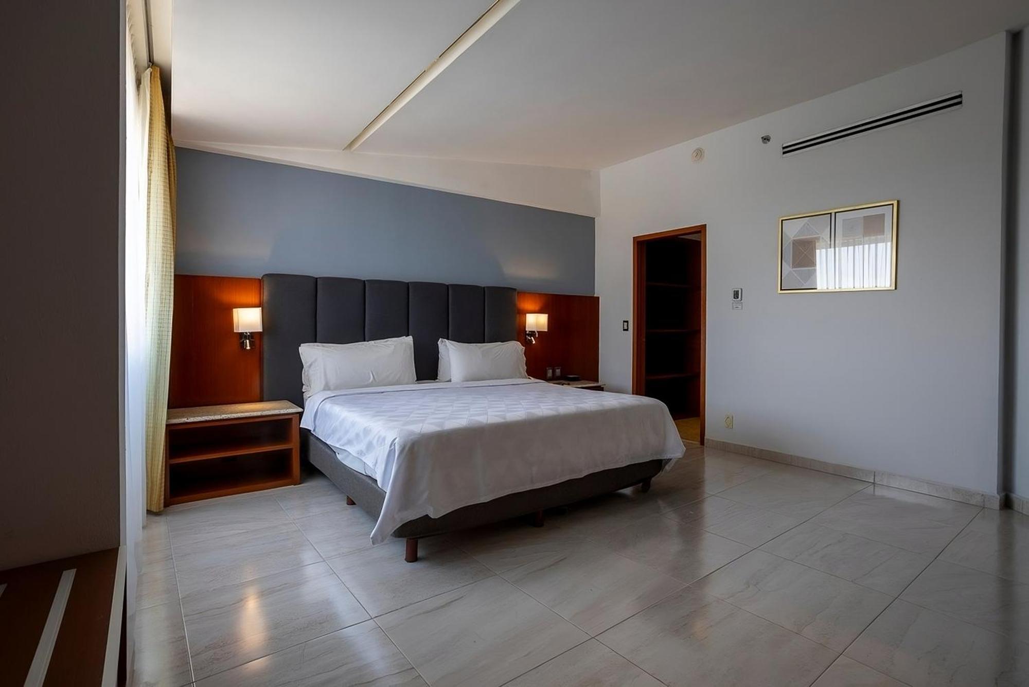 Holiday Inn Puebla Finsa, an IHG Hotel Bagian luar foto