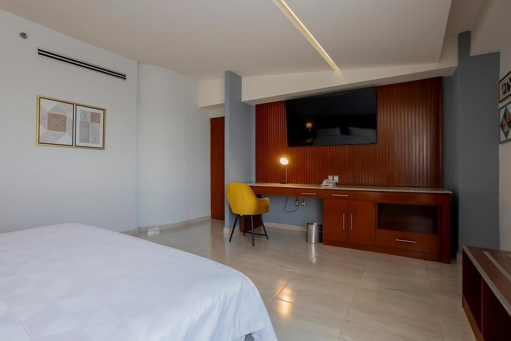Holiday Inn Puebla Finsa, an IHG Hotel Bagian luar foto