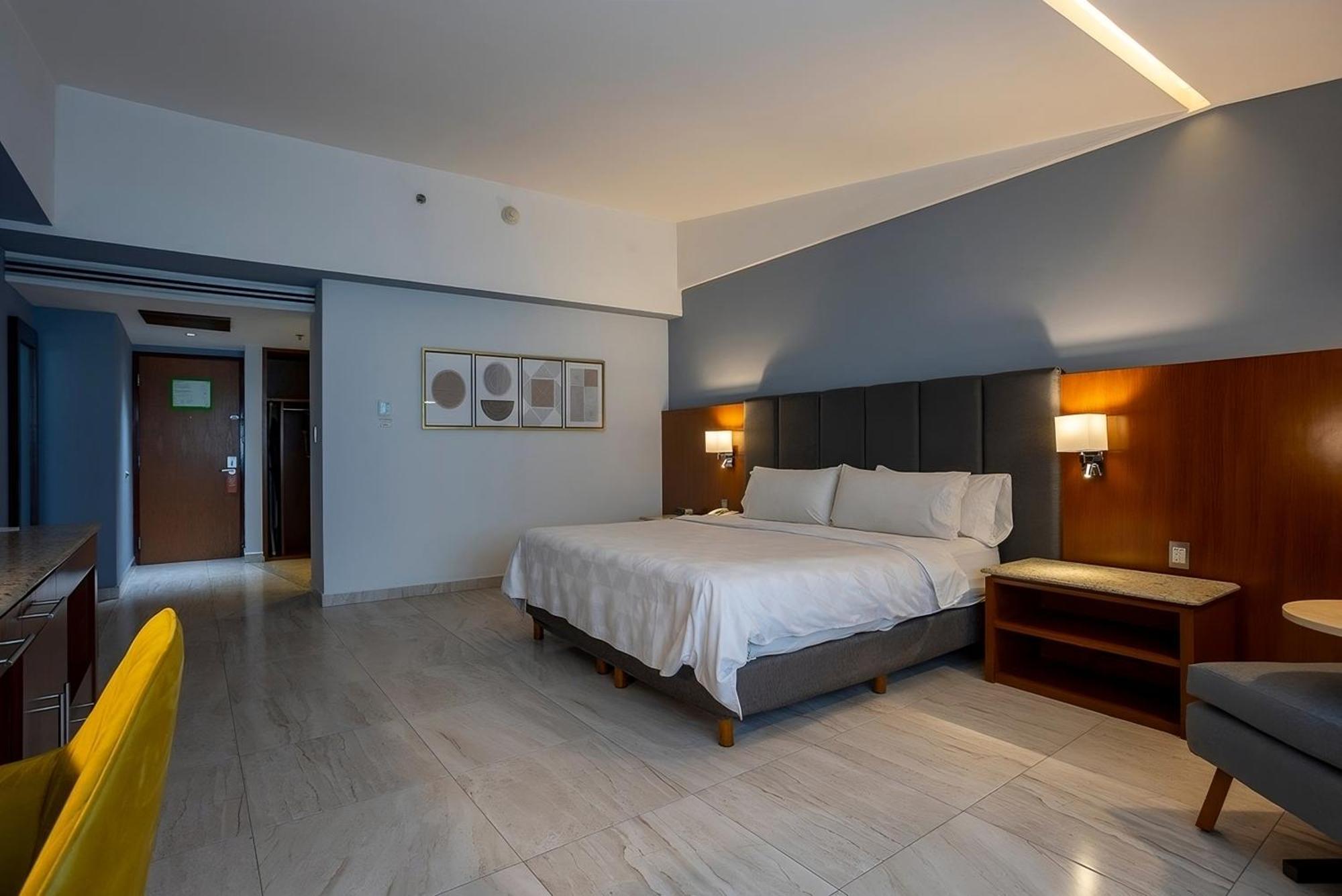 Holiday Inn Puebla Finsa, an IHG Hotel Bagian luar foto