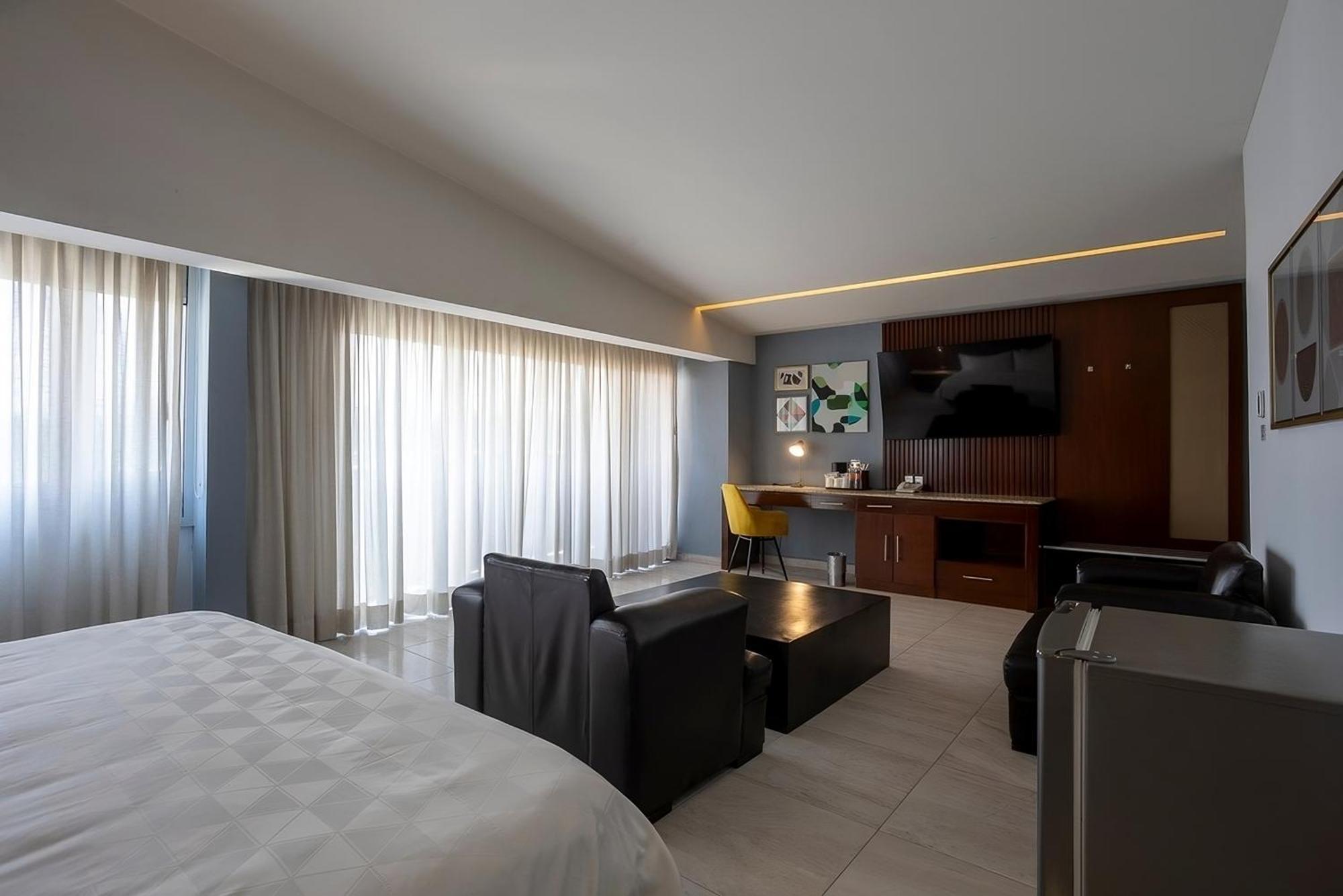 Holiday Inn Puebla Finsa, an IHG Hotel Bagian luar foto