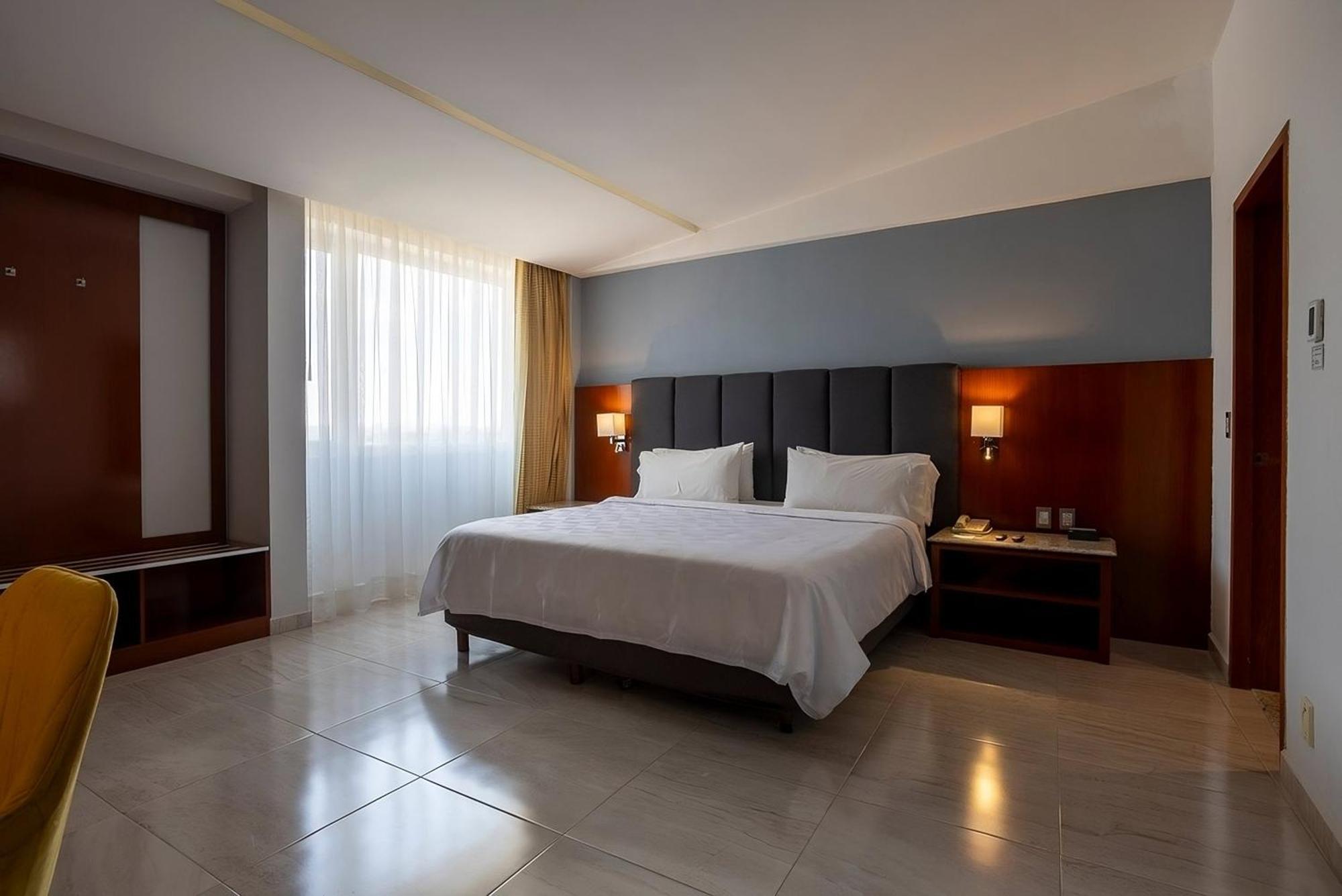 Holiday Inn Puebla Finsa, an IHG Hotel Bagian luar foto